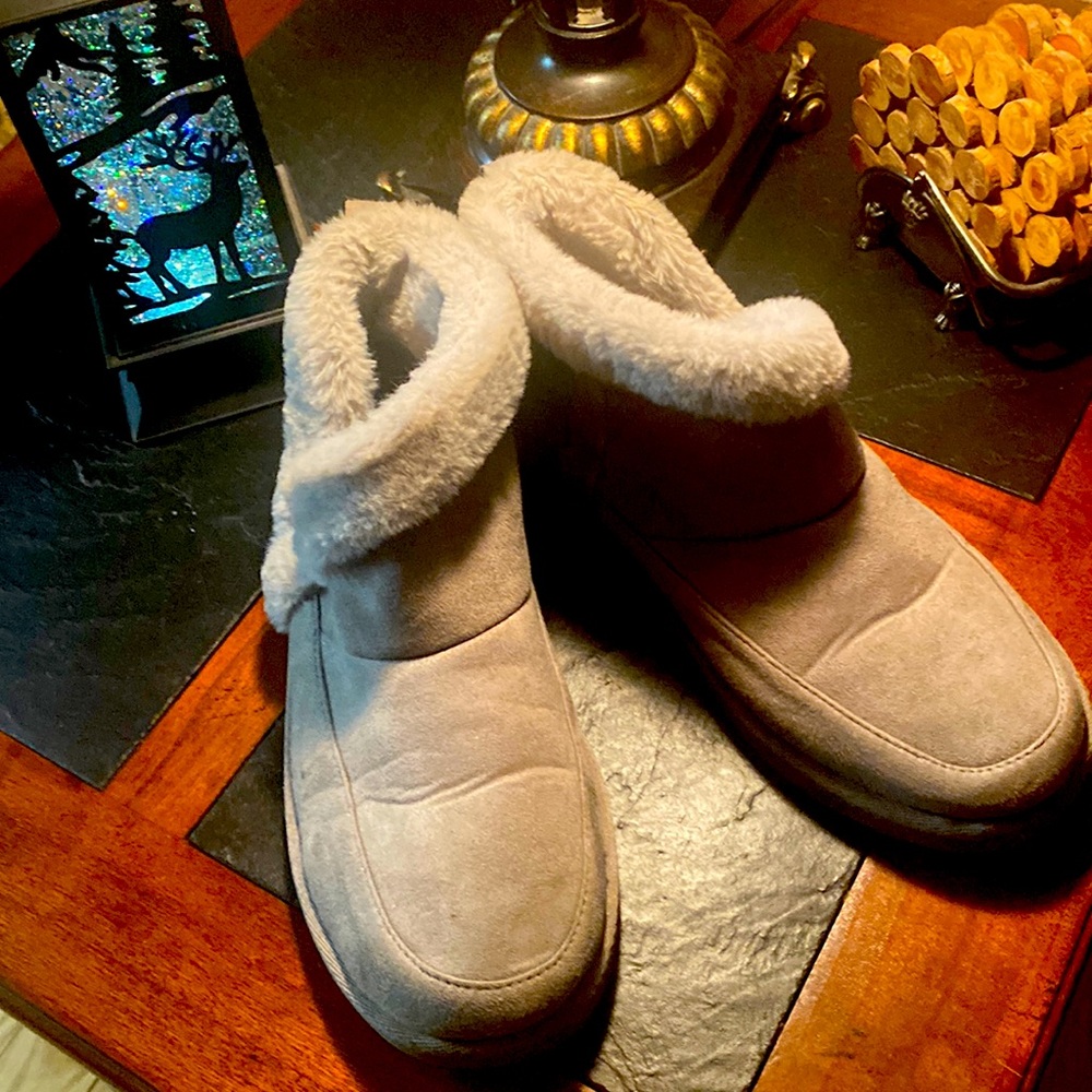 Maurices size 8 Ankle boots